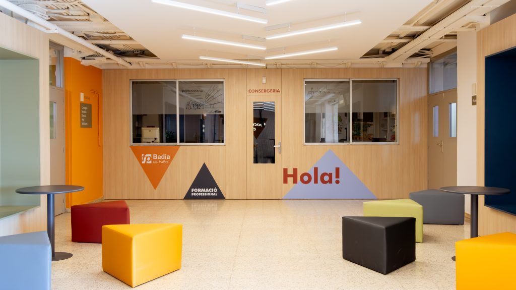 Color en los espacios escolares que favorece la convivencia
