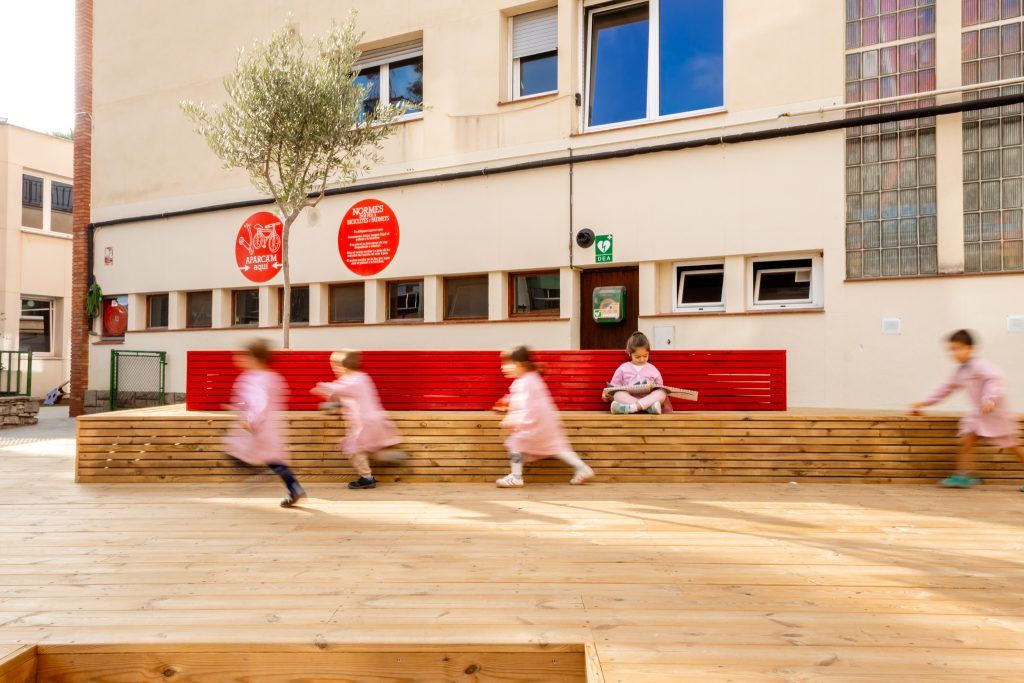 Neuroarquitectura educativa en patios que inspiran aprendizaje activo